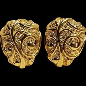 Barrera Vintage for Avon Gold Tone Chunky Clip-On Earrings